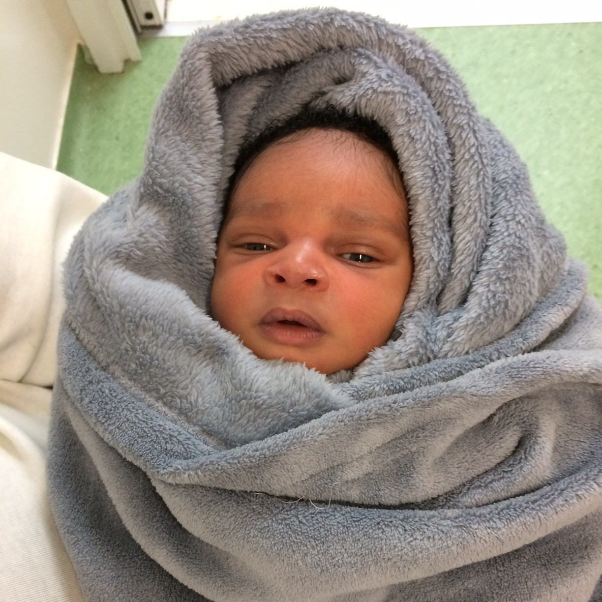Success una neonata di 5 giorni sopravvissuta alla Libia e alla traversata del Mediterraneo
