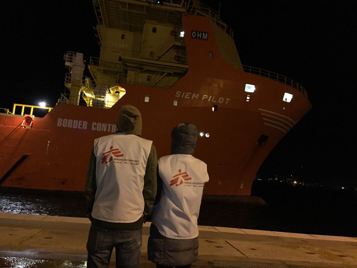 Trapani: assistiamo i sopravvissuti al naufragio al largo delle coste libiche. Secondo i sopravvissuti almeno 180 dispersi