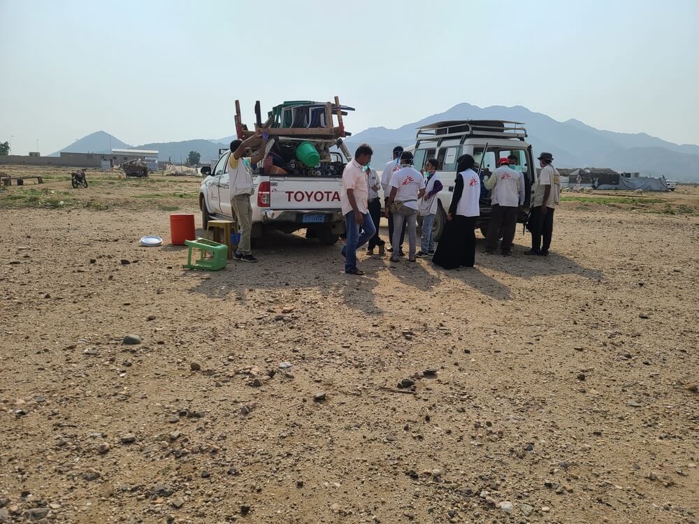 Fuoristrada di MSF nel campo di Khudish