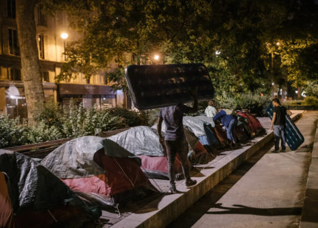 Tende per migranti a piazza della Repubblica, Parigi