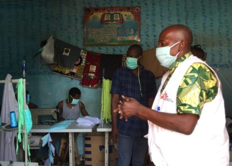 Manifattura di mascherine a Bamako