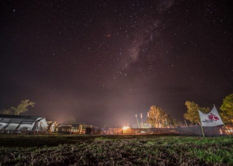 Notte stellata su un centro di salute MSF