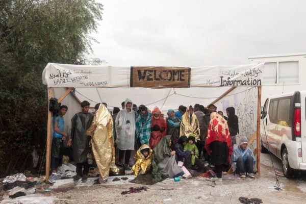 Centro di accoglienza in un campo a Lesbo