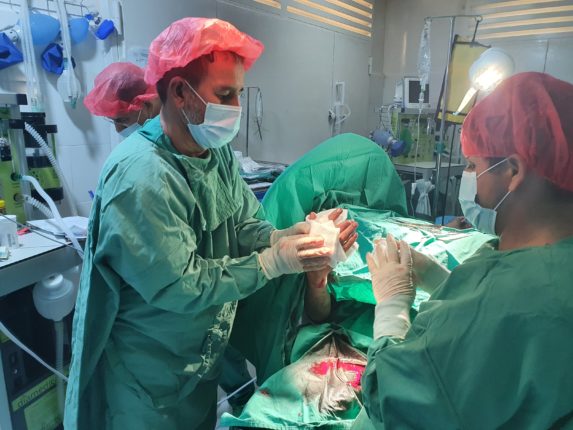 Sala operatoria a Kunduz, Afghanistan, nel centro traumatologico di MSF