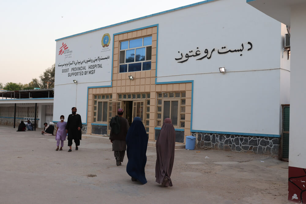 L'ingresso del Boost Hospital a Lashkar Gah, Afghanistan