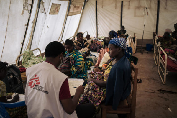 Assistenza medica nel campo di Roha, Congo