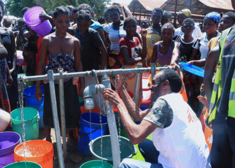 Fornitura d'acqua nel campo di Bangula, Malawi