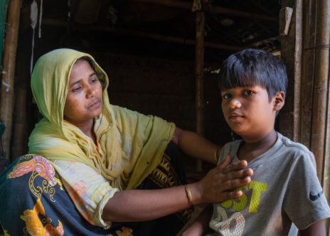 mamma e figlia Rohingya nel campo profughi di Cox's Bazar in Bangladesh