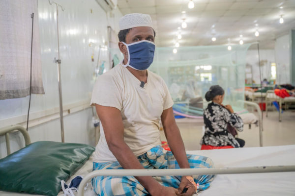 paziente 45enne Rohingya in un ospedale di MSF in Bangladesh