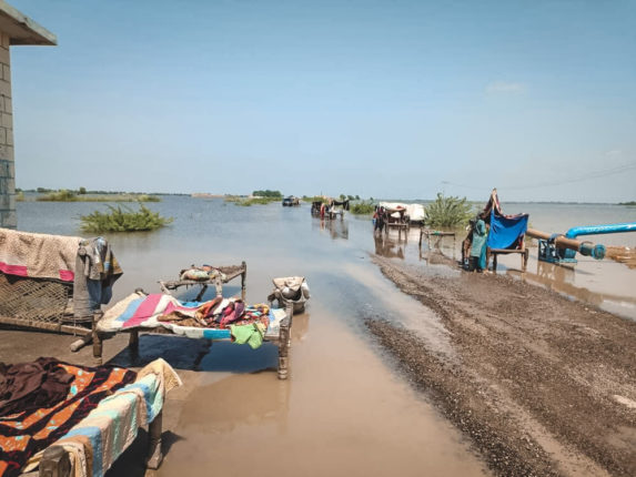 Vista di un villaggio colpito dall'alluvione nel distretto di Sohbatpur, nel Balochistan orientale.