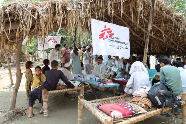Clinica mobile di MSF nel villaggio di Miaonlay (Charsadda)