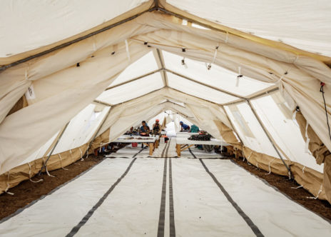 Tende montate nel centro di trattamento del colera di MSF a Munigi