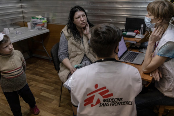 Donna Ucraina paziente visita cllinica mobile