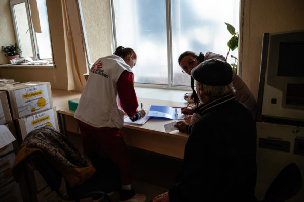 Medici MSF donano medicinali in Ucraina