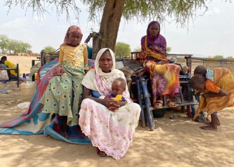 Famiglia di migranti scappati dal Sudan in Ciad