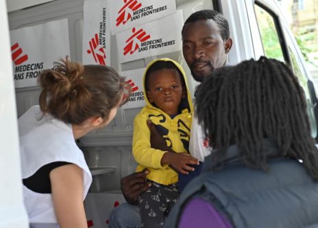 Visita medica del team MSF a Ventimiglia